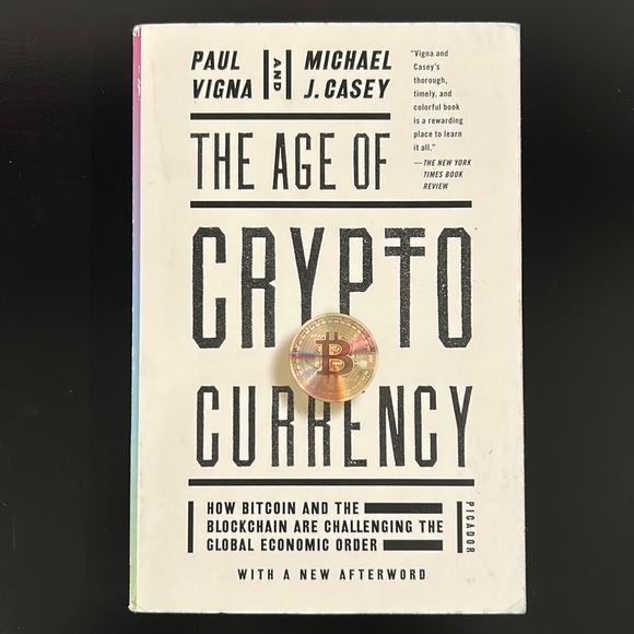 Paperback book: The Age of Cryptocurrency by Paul Vigna, Michael J Casey Used π - Picture 1 of 13